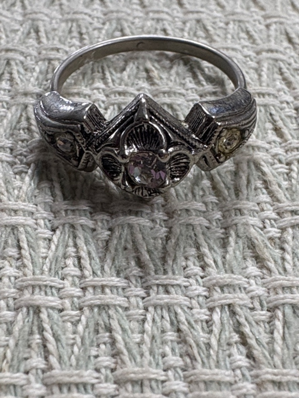 Avon 1990s romantic impressions silvertone and rhinestone ring